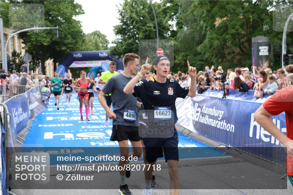 29.06.2025 - hella hamburg halbmarathon Zöllner http://msf.ph/oto/8207718 29.06.2025 10:49:13 Ziel 2013, 4832, 4847, 4890, 6389, 10184, 15523, 16414, 16731, 17173, 18598, 18842 meine-sportfotos.de