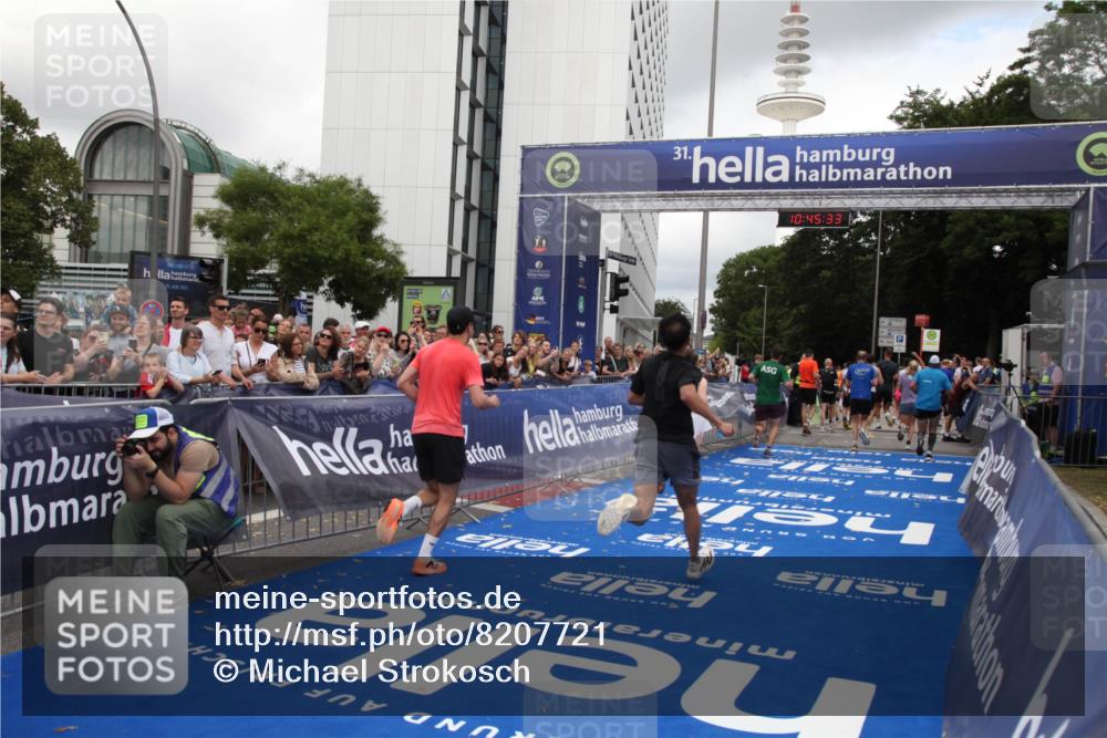 29.06.2025 - hella hamburg halbmarathon Michael Strokosch http://msf.ph/oto/8207721 29.06.2025 10:45:32 Ziel 1697, 2415, 6831, 12277, 12643, 14062, 14703, 16725, 18407, 18638 meine-sportfotos.de