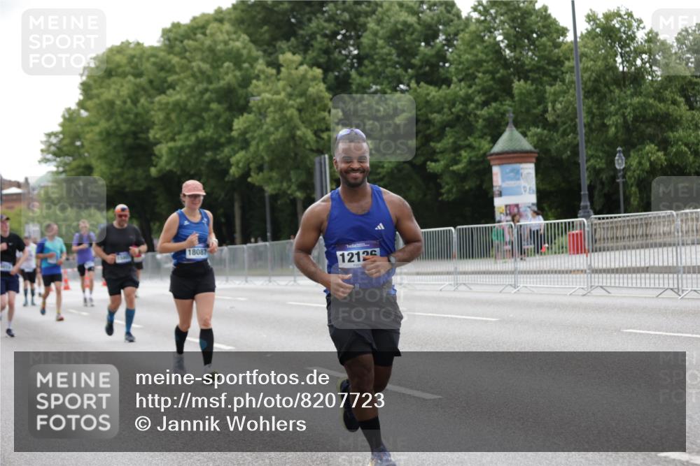 29.06.2025 - hella hamburg halbmarathon Jannik Wohlers http://msf.ph/oto/8207723 29.06.2025 10:26:09 Lombardsbrücke 1300, 2643, 4844, 6905, 7929, 8079, 8357, 8942, 9186, 11270, 12126, 13264, 14930, 15807, 16788, 17300, 17675, 18074, 18087 meine-sportfotos.de