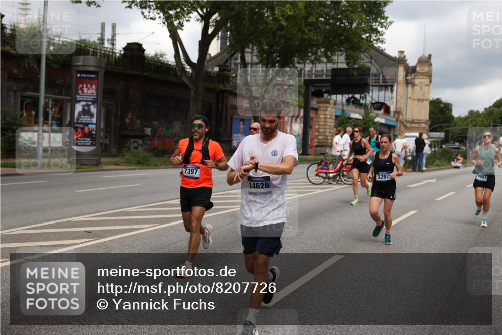 29.06.2025 - hella hamburg halbmarathon Yannick Fuchs http://msf.ph/oto/8207726 29.06.2025 10:44:57 20KM 1461, 1466, 1750, 1817, 2207, 2411, 2540, 2880, 3654, 4077, 4816, 5018, 5115, 6027, 6712, 7052, 7134, 7369, 7397, 7583, 7930, 7932, 8117, 8205, 8261, 8819, 9057, 10215, 11214, 11422, 12016, 12778, 12949, 13687, 13701, 13808, 13875, 14034, 14125, 14626, 15362, 15395, 15720, 16285, 16291, 17129, 17179, 17221, 17823, 18006, 18182, 18394, 18413, 18489 meine-sportfotos.de
