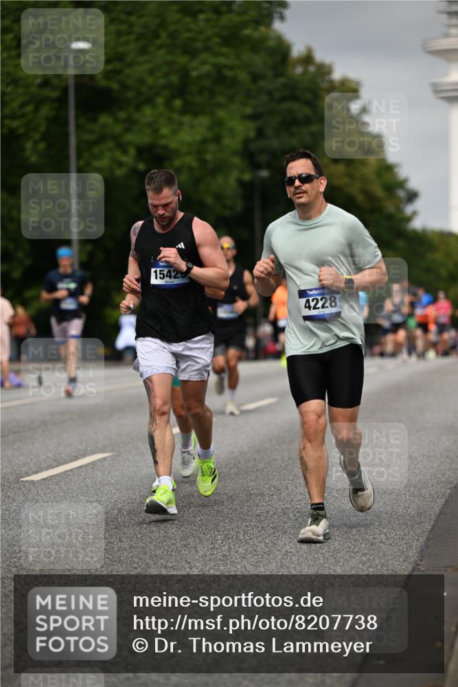 29.06.2025 - hella hamburg halbmarathon Dr. Thomas Lammeyer http://msf.ph/oto/8207738 29.06.2025 10:12:11 Kennedybrücke 1079, 1173, 1427, 2032, 3328, 3922, 4228, 4864, 5347, 6100, 7019, 7476, 9071, 9338 meine-sportfotos.de