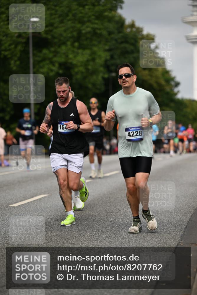 29.06.2025 - hella hamburg halbmarathon Dr. Thomas Lammeyer http://msf.ph/oto/8207762 29.06.2025 10:12:11 Kennedybrücke 1079, 1173, 1427, 2032, 3328, 3922, 4228, 4864, 5347, 6100, 7019, 7476, 9071, 9338 meine-sportfotos.de