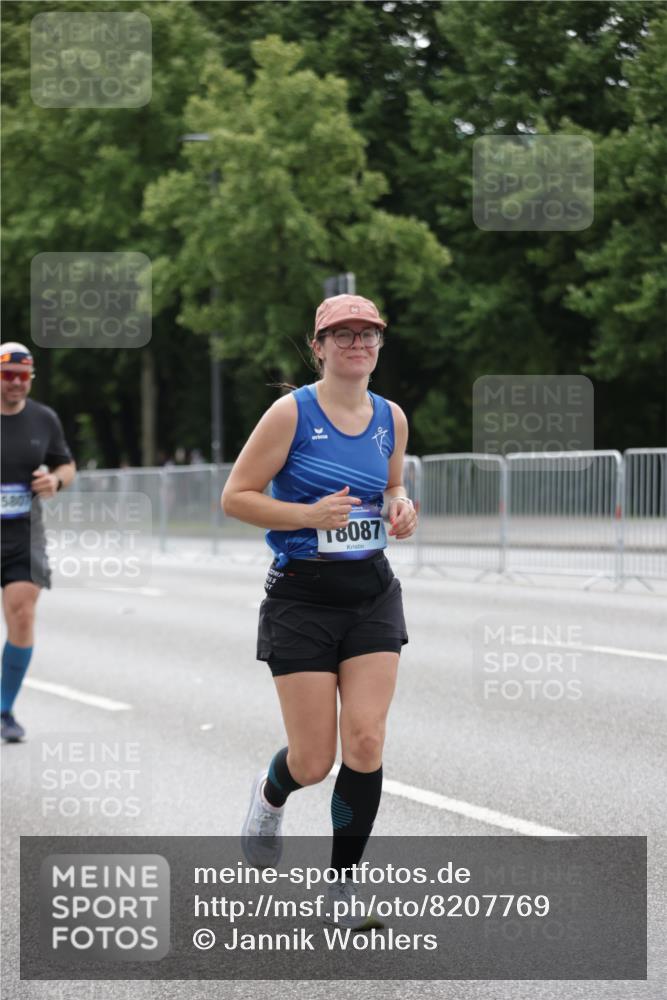 29.06.2025 - hella hamburg halbmarathon Jannik Wohlers http://msf.ph/oto/8207769 29.06.2025 10:26:10 Lombardsbrücke 1300, 2643, 4507, 4509, 4844, 6905, 7929, 8079, 8357, 9186, 11270, 12126, 13264, 14930, 15807, 16788, 17300, 17675, 18074, 18087 meine-sportfotos.de
