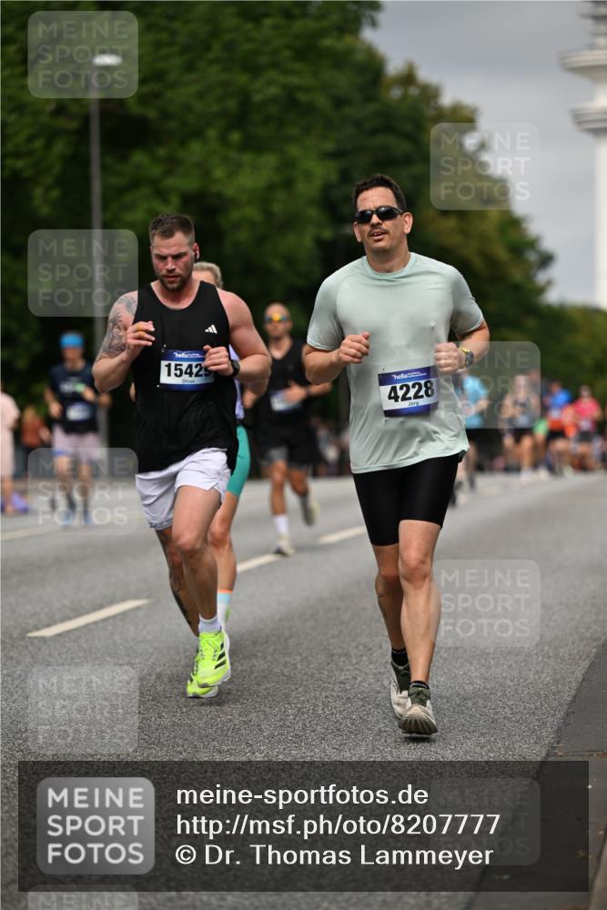 29.06.2025 - hella hamburg halbmarathon Dr. Thomas Lammeyer http://msf.ph/oto/8207777 29.06.2025 10:12:11 Kennedybrücke 1079, 1173, 1427, 2032, 3328, 3922, 4228, 4864, 5347, 6100, 7019, 7476, 9071, 9338 meine-sportfotos.de