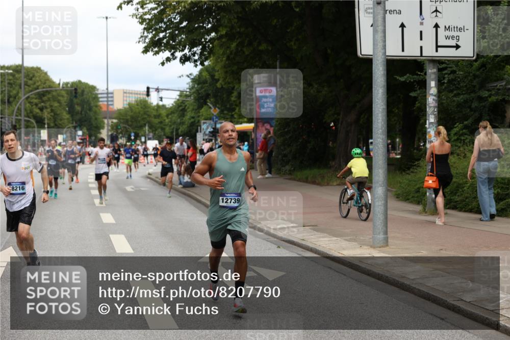29.06.2025 - hella hamburg halbmarathon Yannick Fuchs http://msf.ph/oto/8207790 29.06.2025 10:32:17 20KM 1290, 1505, 2404, 3480, 3790, 5042, 5791, 5923, 6047, 9017, 9944, 10190, 10451, 10922, 11106, 11423, 12739, 12900, 13148, 13372, 13595, 13900, 15410, 15888, 17726, 18103, 18193, 18216, 18277, 18357, 18986 meine-sportfotos.de