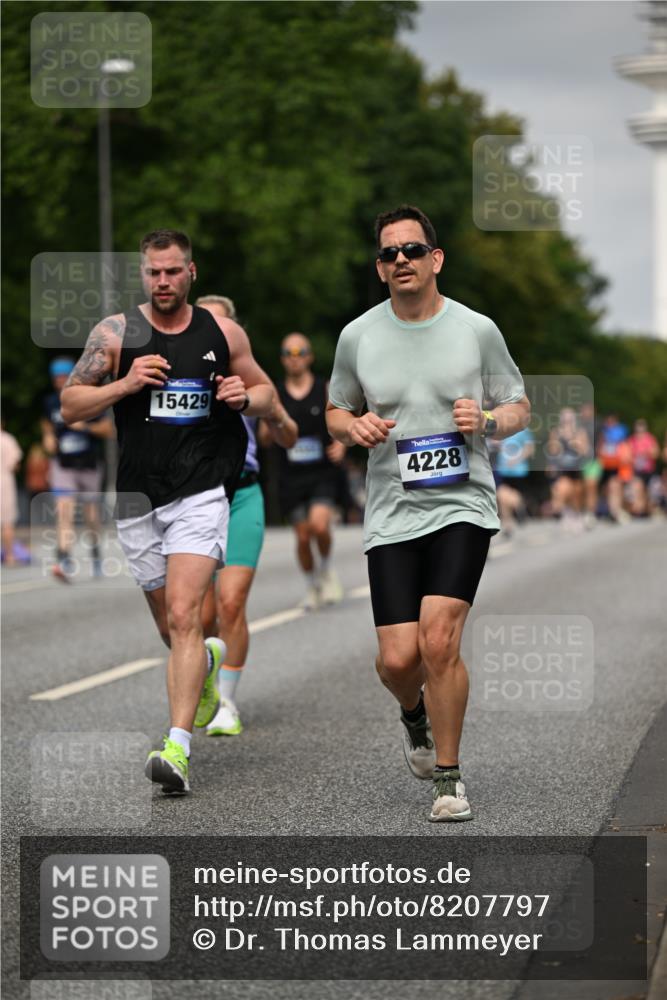 29.06.2025 - hella hamburg halbmarathon Dr. Thomas Lammeyer http://msf.ph/oto/8207797 29.06.2025 10:12:11 Kennedybrücke 1079, 1173, 1427, 2032, 3328, 3922, 4228, 4864, 5347, 6100, 7019, 7476, 9071, 9338 meine-sportfotos.de