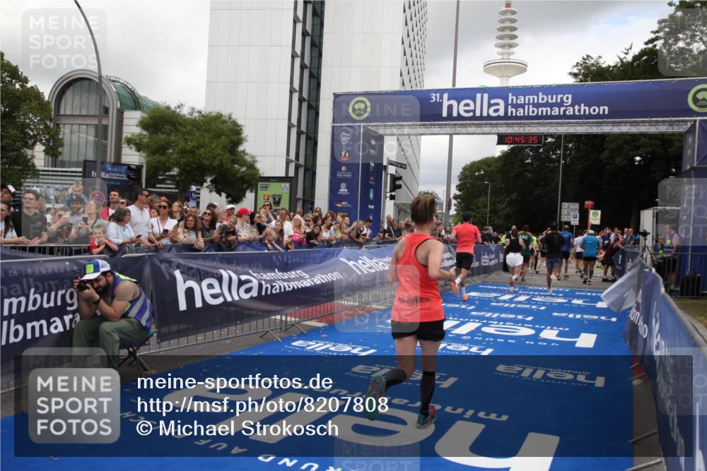 29.06.2025 - hella hamburg halbmarathon Michael Strokosch http://msf.ph/oto/8207808 29.06.2025 10:45:34 Ziel 2138, 2415, 5623, 6831, 8374, 12277, 12643, 14062, 16725, 18407, 18638 meine-sportfotos.de