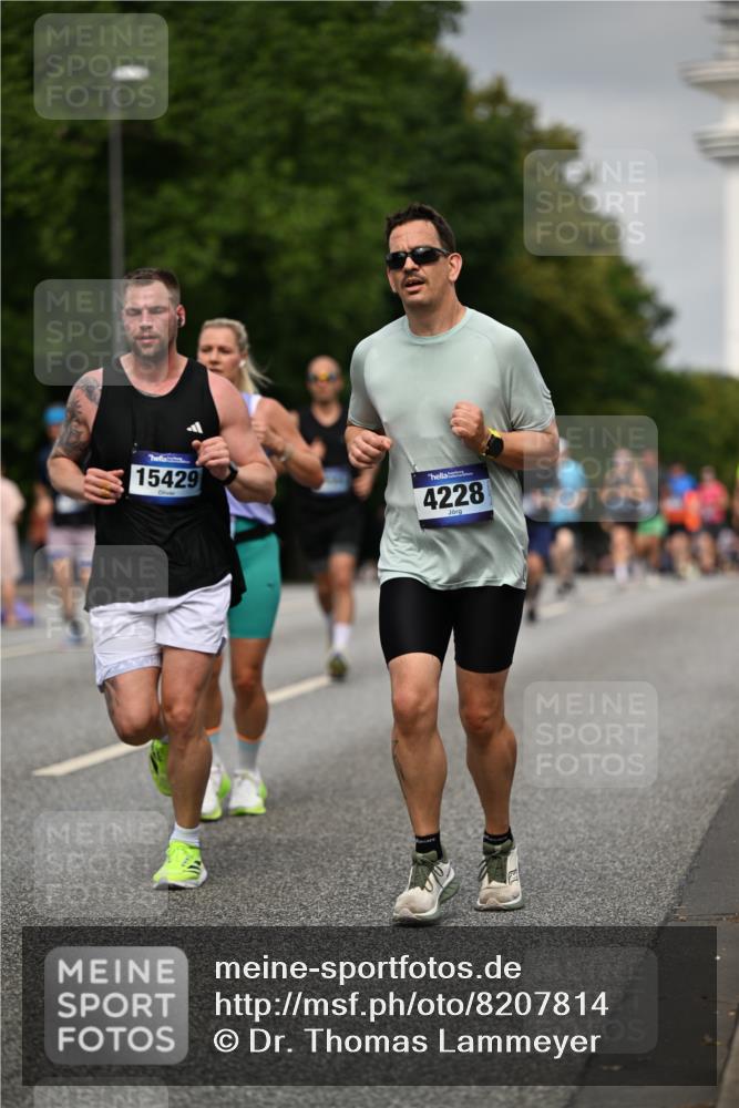 29.06.2025 - hella hamburg halbmarathon Dr. Thomas Lammeyer http://msf.ph/oto/8207814 29.06.2025 10:12:11 Kennedybrücke 1079, 1173, 1427, 2032, 3328, 3922, 4228, 4864, 5347, 6100, 7019, 7476, 9071, 9338 meine-sportfotos.de