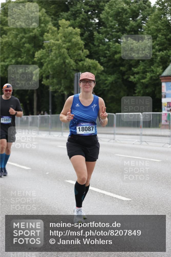 29.06.2025 - hella hamburg halbmarathon Jannik Wohlers http://msf.ph/oto/8207849 29.06.2025 10:26:10 Lombardsbrücke 1300, 2643, 4507, 4509, 4844, 6905, 7929, 8079, 8357, 9186, 11270, 12126, 13264, 14930, 15807, 16788, 17300, 17675, 18074, 18087 meine-sportfotos.de