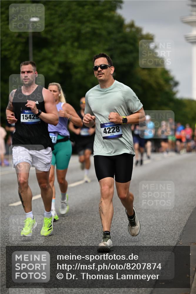 29.06.2025 - hella hamburg halbmarathon Dr. Thomas Lammeyer http://msf.ph/oto/8207874 29.06.2025 10:12:12 Kennedybrücke 1079, 1173, 1427, 2032, 2309, 3328, 3922, 4228, 4864, 5347, 6100, 7019, 7476, 9071, 9338 meine-sportfotos.de