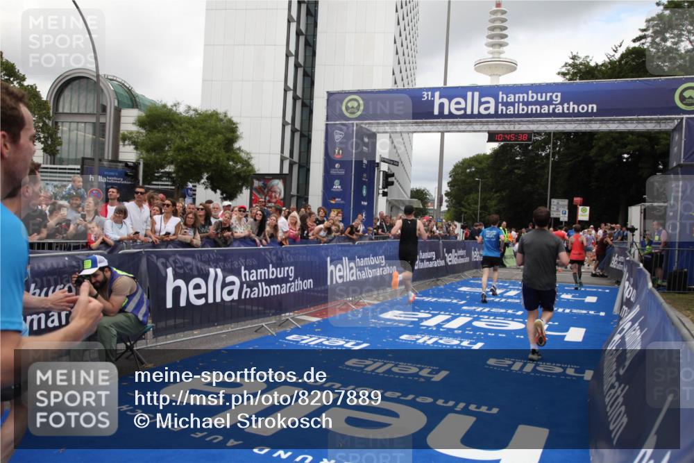 29.06.2025 - hella hamburg halbmarathon Michael Strokosch http://msf.ph/oto/8207889 29.06.2025 10:45:37 Ziel 2138, 2415, 5623, 6831, 8374, 8668, 11291, 11495, 12154, 14062, 15666, 16725, 18878 meine-sportfotos.de