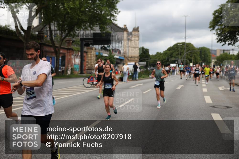 29.06.2025 - hella hamburg halbmarathon Yannick Fuchs http://msf.ph/oto/8207918 29.06.2025 10:44:57 20KM 1461, 1466, 1750, 1817, 2207, 2411, 2540, 2880, 3654, 4077, 4816, 5018, 5115, 6027, 6712, 7052, 7134, 7369, 7397, 7583, 7930, 7932, 8117, 8205, 8261, 8819, 9057, 10215, 11214, 11422, 12016, 12778, 12949, 13687, 13701, 13808, 13875, 14034, 14125, 14626, 15362, 15395, 15720, 16285, 16291, 17129, 17179, 17221, 17823, 18006, 18182, 18394, 18413, 18489 meine-sportfotos.de