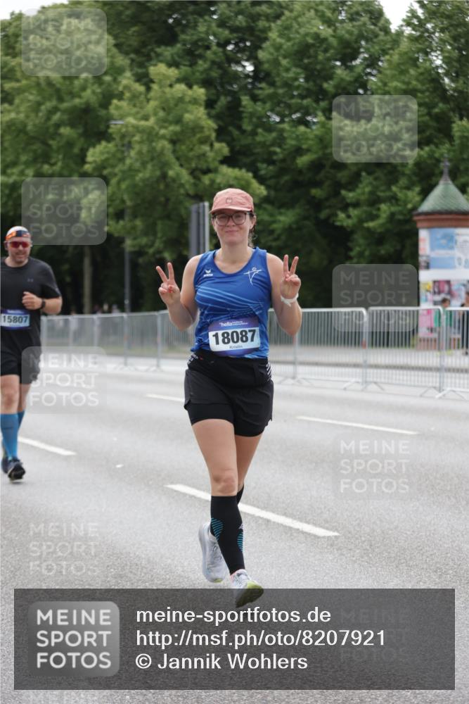 29.06.2025 - hella hamburg halbmarathon Jannik Wohlers http://msf.ph/oto/8207921 29.06.2025 10:26:11 Lombardsbrücke 1300, 2643, 4507, 4509, 4844, 6905, 7929, 8079, 8357, 9186, 11270, 12126, 13264, 14930, 15807, 16788, 17300, 17675, 18074, 18087 meine-sportfotos.de