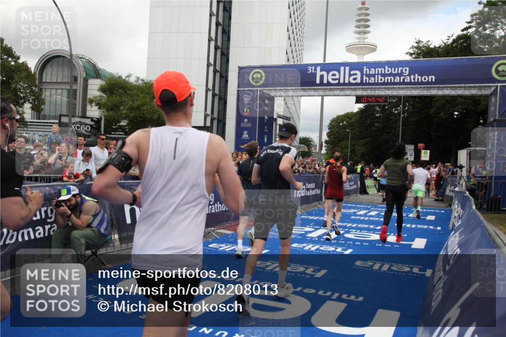 29.06.2025 - hella hamburg halbmarathon Michael Strokosch http://msf.ph/oto/8208013 29.06.2025 10:45:41 Ziel 2138, 2415, 5623, 6071, 6711, 8374, 8668, 11291, 11495, 12154, 14764, 15666, 17674, 18862, 18878 meine-sportfotos.de
