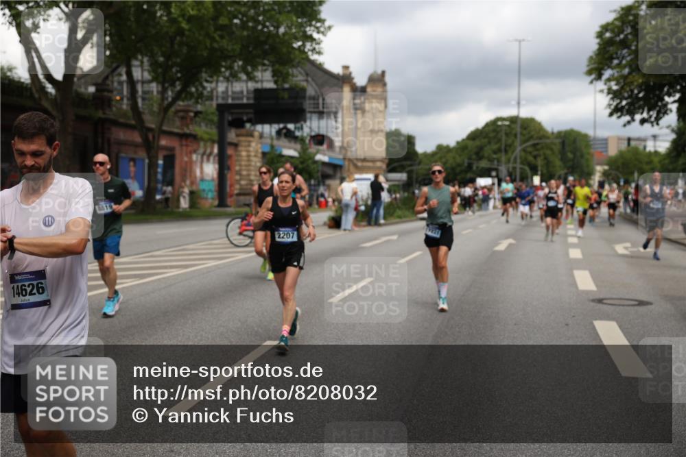 29.06.2025 - hella hamburg halbmarathon Yannick Fuchs http://msf.ph/oto/8208032 29.06.2025 10:44:57 20KM 1461, 1466, 1750, 1817, 2207, 2411, 2540, 2880, 3654, 4077, 4816, 5018, 5115, 6027, 6712, 7052, 7134, 7369, 7397, 7583, 7930, 7932, 8117, 8205, 8261, 8819, 9057, 10215, 11214, 11422, 12016, 12778, 12949, 13687, 13701, 13808, 13875, 14034, 14125, 14626, 15362, 15395, 15720, 16285, 16291, 17129, 17179, 17221, 17823, 18006, 18182, 18394, 18413, 18489 meine-sportfotos.de