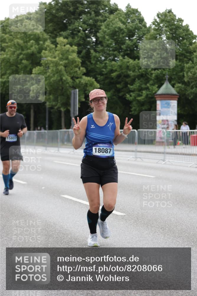 29.06.2025 - hella hamburg halbmarathon Jannik Wohlers http://msf.ph/oto/8208066 29.06.2025 10:26:11 Lombardsbrücke 1300, 2643, 4507, 4509, 4844, 6905, 7929, 8079, 8357, 9186, 11270, 12126, 13264, 14930, 15807, 16788, 17300, 17675, 18074, 18087 meine-sportfotos.de