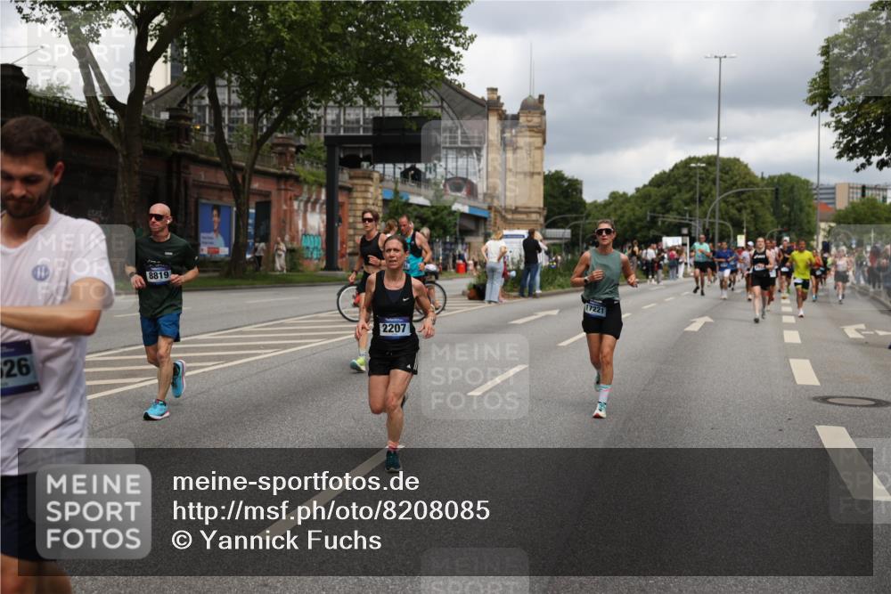 29.06.2025 - hella hamburg halbmarathon Yannick Fuchs http://msf.ph/oto/8208085 29.06.2025 10:44:57 20KM 1461, 1466, 1750, 1817, 2207, 2411, 2540, 2880, 3654, 4077, 4816, 5018, 5115, 6027, 6712, 7052, 7134, 7369, 7397, 7583, 7930, 7932, 8117, 8205, 8261, 8819, 9057, 10215, 11214, 11422, 12016, 12778, 12949, 13687, 13701, 13808, 13875, 14034, 14125, 14626, 15362, 15395, 15720, 16285, 16291, 17129, 17179, 17221, 17823, 18006, 18182, 18394, 18413, 18489 meine-sportfotos.de