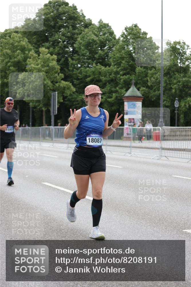 29.06.2025 - hella hamburg halbmarathon Jannik Wohlers http://msf.ph/oto/8208191 29.06.2025 10:26:11 Lombardsbrücke 1300, 2643, 4507, 4509, 4844, 6905, 7929, 8079, 8357, 9186, 11270, 12126, 13264, 14930, 15807, 16788, 17300, 17675, 18074, 18087 meine-sportfotos.de