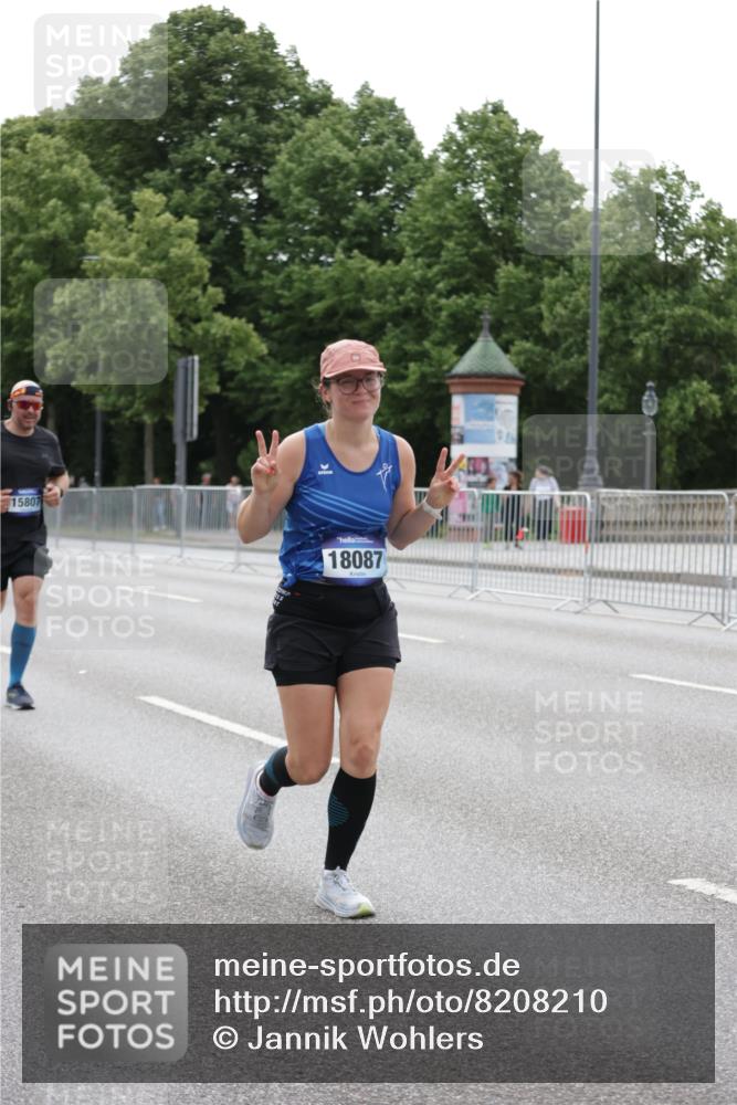 29.06.2025 - hella hamburg halbmarathon Jannik Wohlers http://msf.ph/oto/8208210 29.06.2025 10:26:11 Lombardsbrücke 1300, 2643, 4507, 4509, 4844, 6905, 7929, 8079, 8357, 9186, 11270, 12126, 13264, 14930, 15807, 16788, 17300, 17675, 18074, 18087 meine-sportfotos.de
