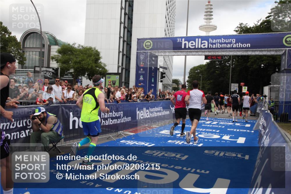29.06.2025 - hella hamburg halbmarathon Michael Strokosch http://msf.ph/oto/8208215 29.06.2025 10:45:45 Ziel 5047, 6071, 6711, 11291, 11495, 12154, 14764, 15666, 16617, 17332, 17674, 18862, 18878 meine-sportfotos.de