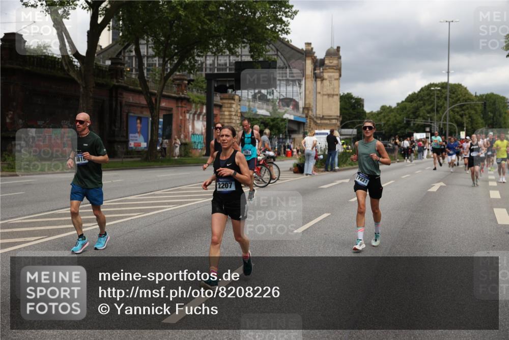 29.06.2025 - hella hamburg halbmarathon Yannick Fuchs http://msf.ph/oto/8208226 29.06.2025 10:44:58 20KM 1461, 1466, 1750, 1817, 2207, 2411, 2540, 2880, 3654, 4077, 4816, 5018, 5115, 6027, 6712, 7052, 7134, 7369, 7397, 7583, 8117, 8205, 8261, 8819, 9057, 10215, 11214, 11422, 12016, 12778, 12949, 13687, 13701, 13808, 13875, 14125, 14626, 15362, 15395, 15720, 16285, 16291, 17129, 17179, 17221, 17823, 18006, 18182, 18394, 18413, 18489 meine-sportfotos.de