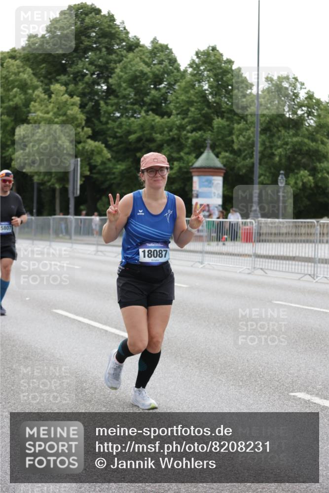 29.06.2025 - hella hamburg halbmarathon Jannik Wohlers http://msf.ph/oto/8208231 29.06.2025 10:26:11 Lombardsbrücke 1300, 2643, 4507, 4509, 4844, 6905, 7929, 8079, 8357, 9186, 11270, 12126, 13264, 14930, 15807, 16788, 17300, 17675, 18074, 18087 meine-sportfotos.de
