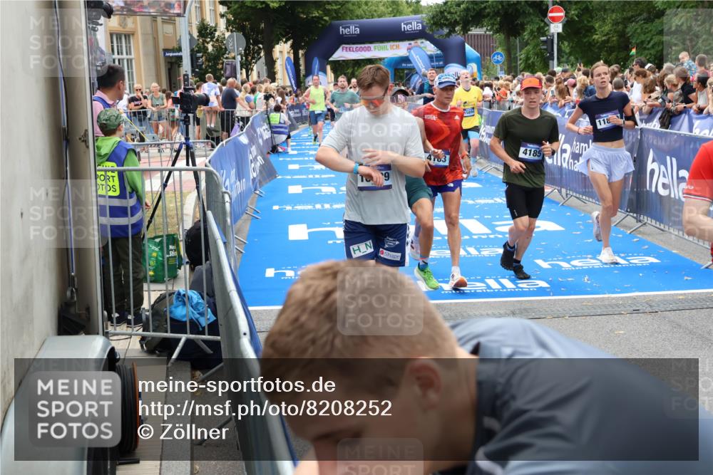 29.06.2025 - hella hamburg halbmarathon Zöllner http://msf.ph/oto/8208252 29.06.2025 10:49:28 Ziel 1342, 1476, 2878, 4183, 4185, 8813, 10189, 11339, 11779, 11819, 12670, 13269, 14526, 14838, 15422, 15784, 15894, 15966, 16891, 18476, 18887, 18960 meine-sportfotos.de