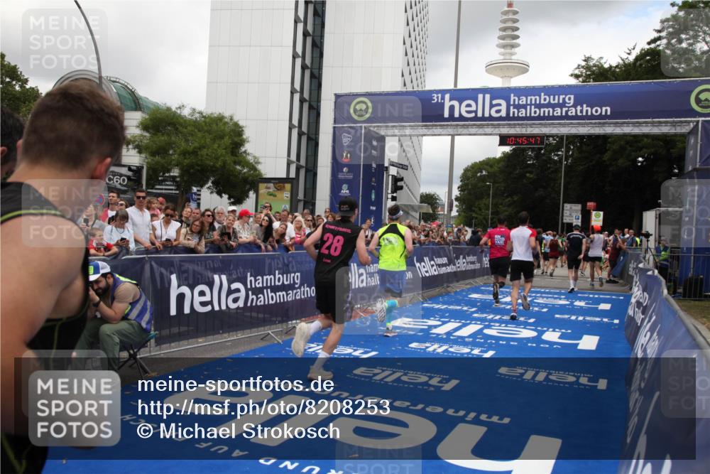 29.06.2025 - hella hamburg halbmarathon Michael Strokosch http://msf.ph/oto/8208253 29.06.2025 10:45:46 Ziel 4854, 5047, 6071, 6711, 11291, 11495, 13975, 14374, 14764, 16617, 17332, 17674, 17835, 18862 meine-sportfotos.de