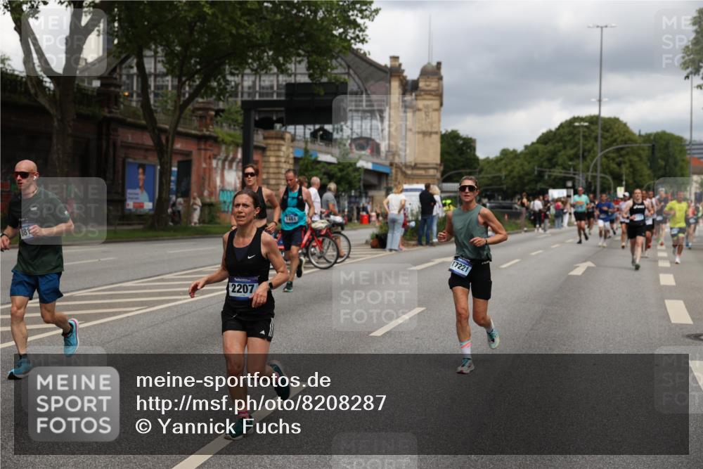 29.06.2025 - hella hamburg halbmarathon Yannick Fuchs http://msf.ph/oto/8208287 29.06.2025 10:44:58 20KM 1461, 1466, 1750, 1817, 2207, 2411, 2540, 2880, 3654, 4077, 4816, 5018, 5115, 6027, 6712, 7052, 7134, 7369, 7397, 7583, 8117, 8205, 8261, 8819, 9057, 10215, 11214, 11422, 12016, 12778, 12949, 13687, 13701, 13808, 13875, 14125, 14626, 15362, 15395, 15720, 16285, 16291, 17129, 17179, 17221, 17823, 18006, 18182, 18394, 18413, 18489 meine-sportfotos.de