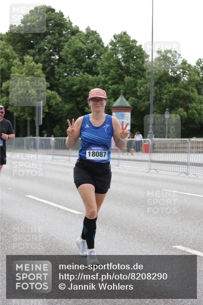 29.06.2025 - hella hamburg halbmarathon Jannik Wohlers http://msf.ph/oto/8208290 29.06.2025 10:26:11 Lombardsbrücke 1300, 2643, 4507, 4509, 4844, 6905, 7929, 8079, 8357, 9186, 11270, 12126, 13264, 14930, 15807, 16788, 17300, 17675, 18074, 18087 meine-sportfotos.de