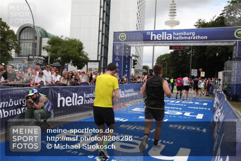 29.06.2025 - hella hamburg halbmarathon Michael Strokosch http://msf.ph/oto/8208296 29.06.2025 10:45:46 Ziel 4854, 5047, 6071, 6711, 11291, 11495, 13975, 14374, 14764, 16617, 17332, 17674, 17835, 18862 meine-sportfotos.de