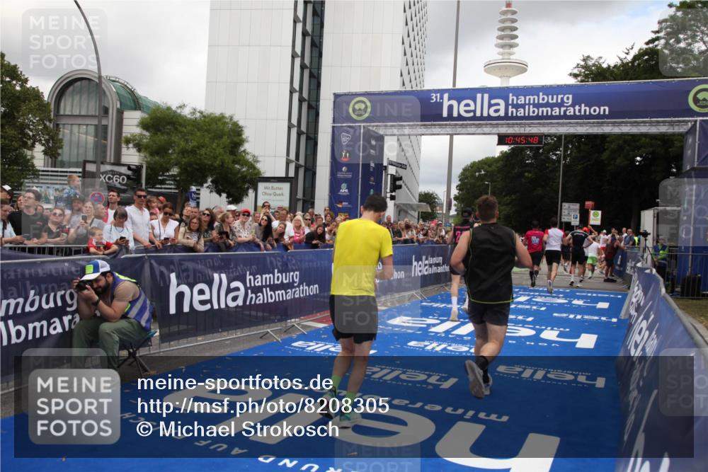 29.06.2025 - hella hamburg halbmarathon Michael Strokosch http://msf.ph/oto/8208305 29.06.2025 10:45:47 Ziel 4854, 5047, 6071, 6711, 13975, 14374, 14764, 16617, 17332, 17674, 17835, 18862 meine-sportfotos.de