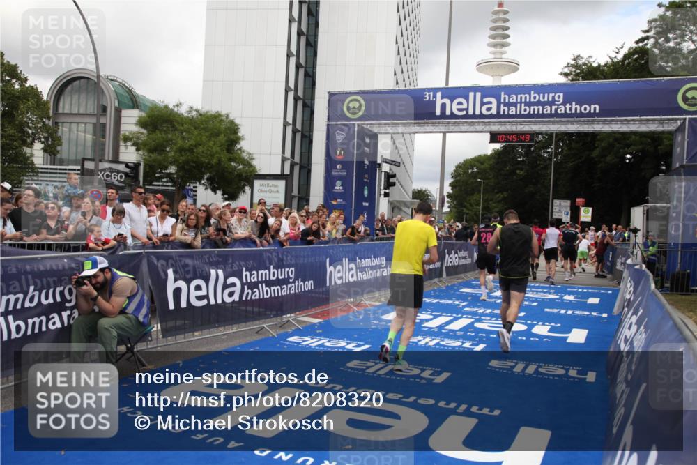 29.06.2025 - hella hamburg halbmarathon Michael Strokosch http://msf.ph/oto/8208320 29.06.2025 10:45:47 Ziel 4854, 5047, 6071, 6711, 13975, 14374, 14764, 16617, 17332, 17674, 17835, 18862 meine-sportfotos.de