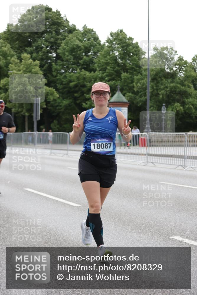 29.06.2025 - hella hamburg halbmarathon Jannik Wohlers http://msf.ph/oto/8208329 29.06.2025 10:26:11 Lombardsbrücke 1300, 2643, 4507, 4509, 4844, 6905, 7929, 8079, 8357, 9186, 11270, 12126, 13264, 14930, 15807, 16788, 17300, 17675, 18074, 18087 meine-sportfotos.de