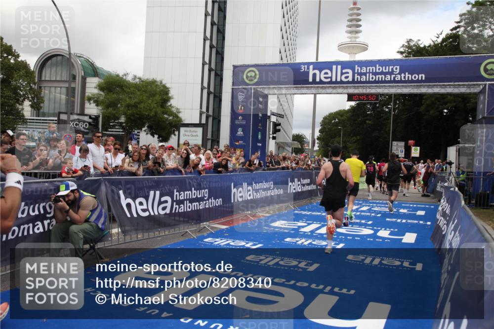 29.06.2025 - hella hamburg halbmarathon Michael Strokosch http://msf.ph/oto/8208340 29.06.2025 10:45:49 Ziel 4345, 4854, 5047, 6071, 6290, 6711, 7385, 13975, 14374, 16617, 17332, 17835 meine-sportfotos.de