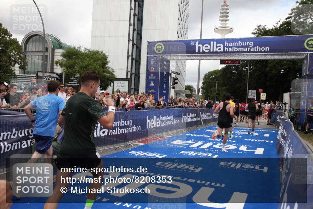29.06.2025 - hella hamburg halbmarathon Michael Strokosch http://msf.ph/oto/8208353 29.06.2025 10:45:49 Ziel 4345, 4854, 5047, 6071, 6290, 6711, 7385, 13975, 14374, 16617, 17332, 17835 meine-sportfotos.de
