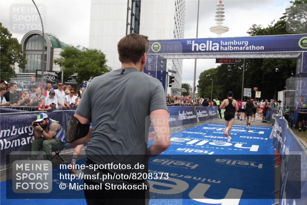 29.06.2025 - hella hamburg halbmarathon Michael Strokosch http://msf.ph/oto/8208373 29.06.2025 10:45:50 Ziel 4345, 4854, 5047, 6290, 6711, 7385, 13975, 14374, 16617, 17332, 17835 meine-sportfotos.de