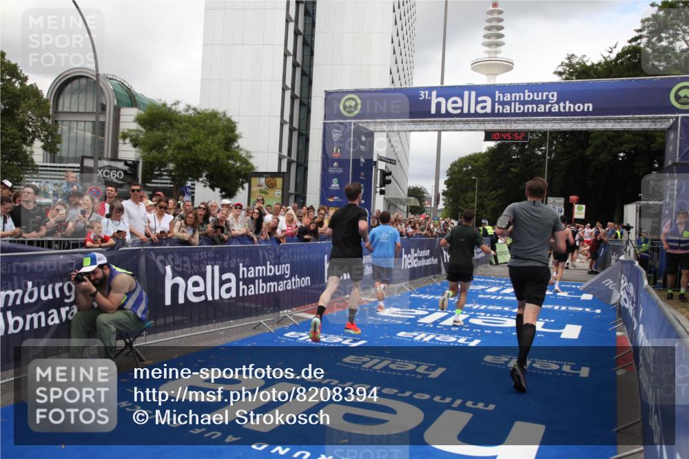 29.06.2025 - hella hamburg halbmarathon Michael Strokosch http://msf.ph/oto/8208394 29.06.2025 10:45:51 Ziel 4345, 4854, 5047, 6290, 7385, 13975, 14374, 16617, 16624, 17332, 17835 meine-sportfotos.de