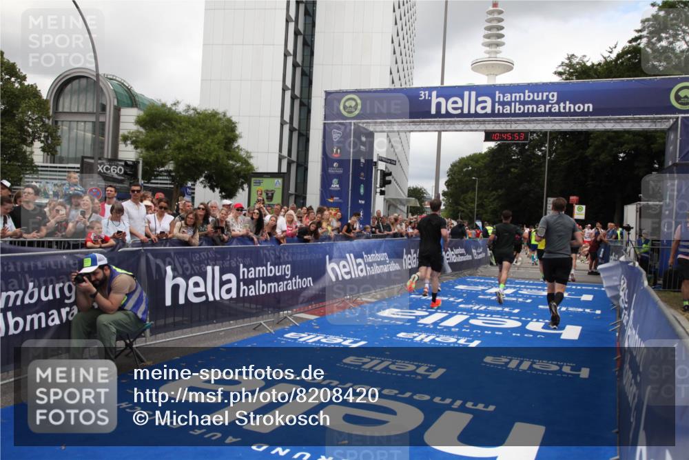 29.06.2025 - hella hamburg halbmarathon Michael Strokosch http://msf.ph/oto/8208420 29.06.2025 10:45:52 Ziel 3477, 4345, 4854, 5047, 6290, 7385, 13975, 14374, 16617, 16624, 17332, 17835 meine-sportfotos.de