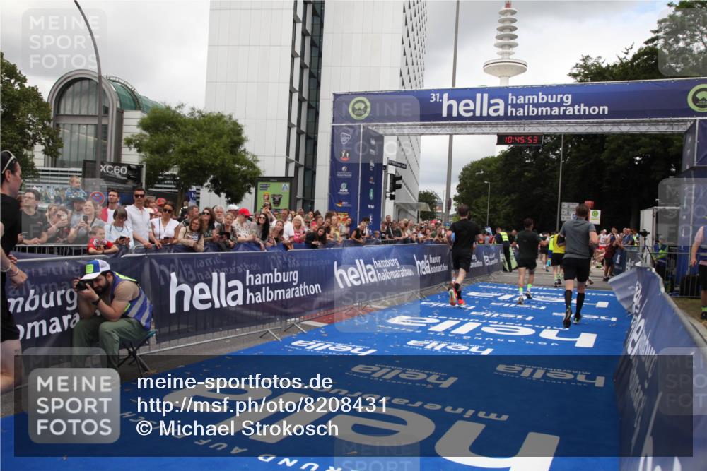 29.06.2025 - hella hamburg halbmarathon Michael Strokosch http://msf.ph/oto/8208431 29.06.2025 10:45:52 Ziel 3477, 4345, 4854, 5047, 6290, 7385, 13975, 14374, 16617, 16624, 17332, 17835 meine-sportfotos.de