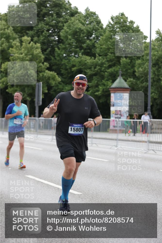 29.06.2025 - hella hamburg halbmarathon Jannik Wohlers http://msf.ph/oto/8208574 29.06.2025 10:26:13 Lombardsbrücke 1300, 2643, 4507, 4509, 4844, 6625, 6905, 7929, 8079, 9186, 11270, 12126, 13264, 14930, 15027, 15807, 15878, 16788, 17300, 17675, 18074, 18087, 18516 meine-sportfotos.de