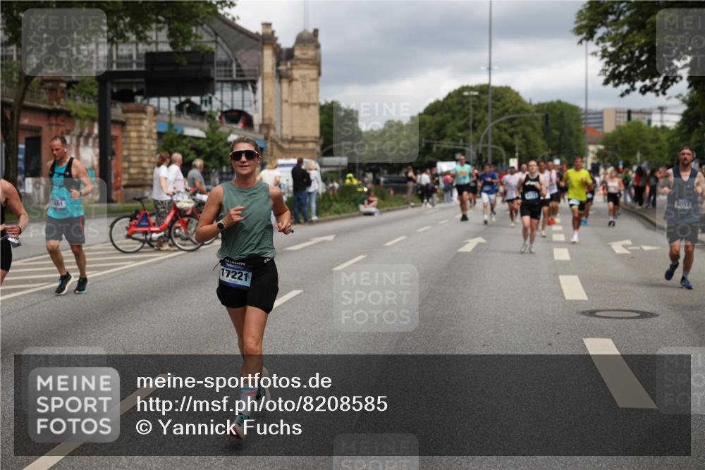 29.06.2025 - hella hamburg halbmarathon Yannick Fuchs http://msf.ph/oto/8208585 29.06.2025 10:44:59 20KM 1461, 1466, 1750, 1817, 2207, 2411, 2540, 2880, 3654, 4077, 4816, 5018, 5115, 6027, 7052, 7134, 7369, 7397, 7583, 8117, 8205, 8261, 8819, 9057, 10215, 11214, 11422, 11512, 12016, 12778, 12949, 13687, 13701, 13808, 13875, 14125, 14626, 15362, 15395, 15720, 16285, 16291, 17129, 17179, 17221, 17823, 18006, 18182, 18394, 18413, 18489, 19007 meine-sportfotos.de