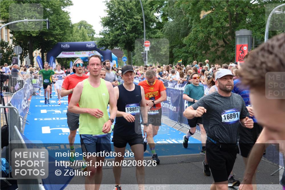 29.06.2025 - hella hamburg halbmarathon Zöllner http://msf.ph/oto/8208626 29.06.2025 10:49:36 Ziel 2516, 2592, 2596, 2878, 2889, 5705, 8437, 8689, 8813, 9038, 9649, 11339, 11340, 11679, 11977, 12094, 13233, 14562, 15392, 15857, 16114, 16592, 16738, 17001, 18476, 18960 meine-sportfotos.de