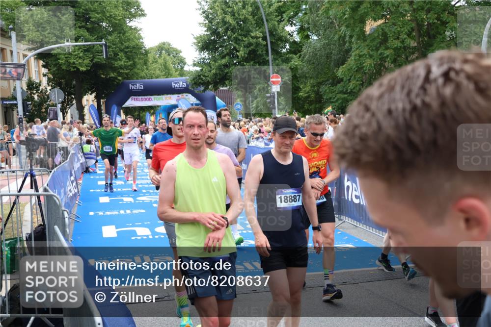 29.06.2025 - hella hamburg halbmarathon Zöllner http://msf.ph/oto/8208637 29.06.2025 10:49:36 Ziel 2516, 2592, 2596, 2878, 2889, 5705, 8437, 8689, 8813, 9038, 9649, 11339, 11340, 11679, 11977, 12094, 13233, 14562, 15392, 15857, 16114, 16592, 16738, 17001, 18476, 18960 meine-sportfotos.de