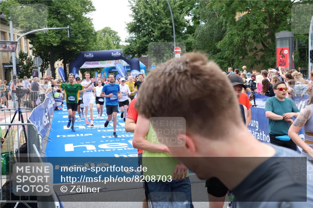 29.06.2025 - hella hamburg halbmarathon Zöllner http://msf.ph/oto/8208703 29.06.2025 10:49:37 Ziel 2516, 2592, 2596, 2889, 2937, 5705, 8437, 8689, 8813, 9038, 9649, 11340, 11679, 11977, 12094, 13233, 14562, 15392, 15857, 16114, 16592, 16738, 17001 meine-sportfotos.de