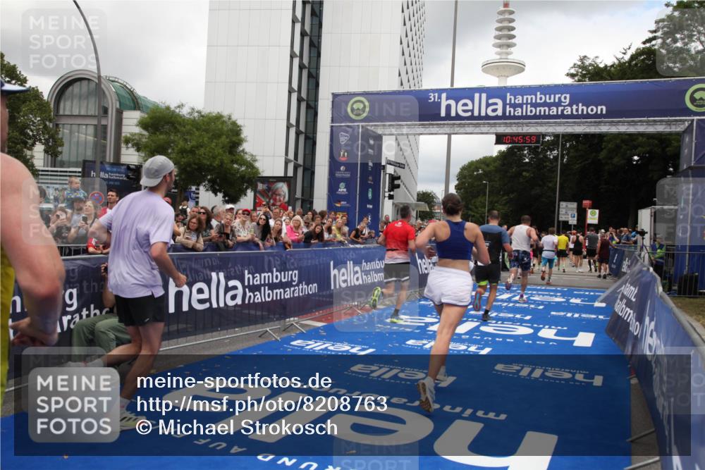 29.06.2025 - hella hamburg halbmarathon Michael Strokosch http://msf.ph/oto/8208763 29.06.2025 10:45:57 Ziel 3477, 4277, 4345, 6290, 6532, 7385, 8577, 8871, 10792, 11821, 14911, 15149, 16624, 18185, 19116 meine-sportfotos.de