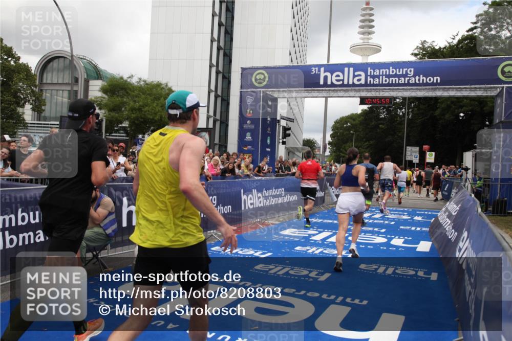 29.06.2025 - hella hamburg halbmarathon Michael Strokosch http://msf.ph/oto/8208803 29.06.2025 10:45:58 Ziel 3477, 4277, 4345, 6532, 7385, 8577, 8871, 10792, 11821, 12084, 14911, 15149, 16624, 17008, 18185, 19116 meine-sportfotos.de