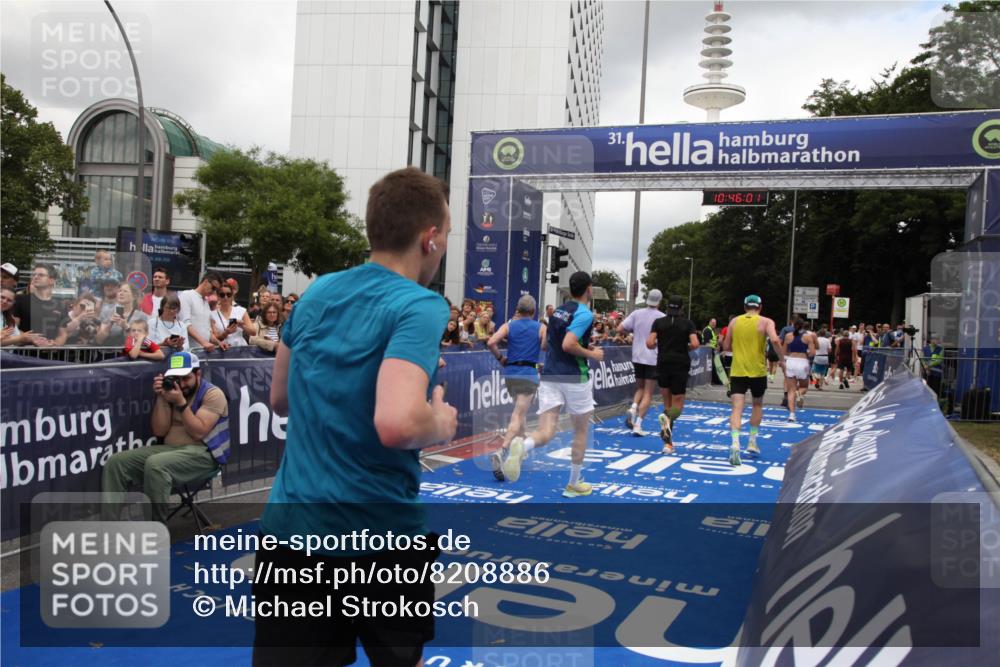 29.06.2025 - hella hamburg halbmarathon Michael Strokosch http://msf.ph/oto/8208886 29.06.2025 10:46:00 Ziel 2189, 3477, 4277, 6532, 8577, 8871, 10792, 11821, 12084, 14462, 14911, 15149, 16624, 17008, 18185, 19116 meine-sportfotos.de