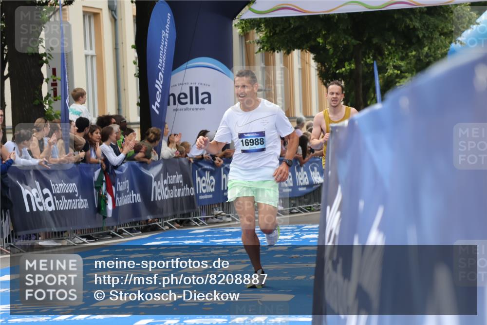 29.06.2025 - hella hamburg halbmarathon Strokosch-Dieckow http://msf.ph/oto/8208887 29.06.2025 10:20:47 Ziel 11210, 14360, 14766, 16988, 17402 meine-sportfotos.de
