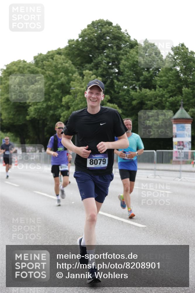 29.06.2025 - hella hamburg halbmarathon Jannik Wohlers http://msf.ph/oto/8208901 29.06.2025 10:26:14 Lombardsbrücke 1300, 2643, 4507, 4509, 4844, 6625, 6905, 8079, 9186, 11270, 11740, 12126, 13264, 14930, 15027, 15807, 15878, 16788, 17300, 17675, 18074, 18087, 18516 meine-sportfotos.de